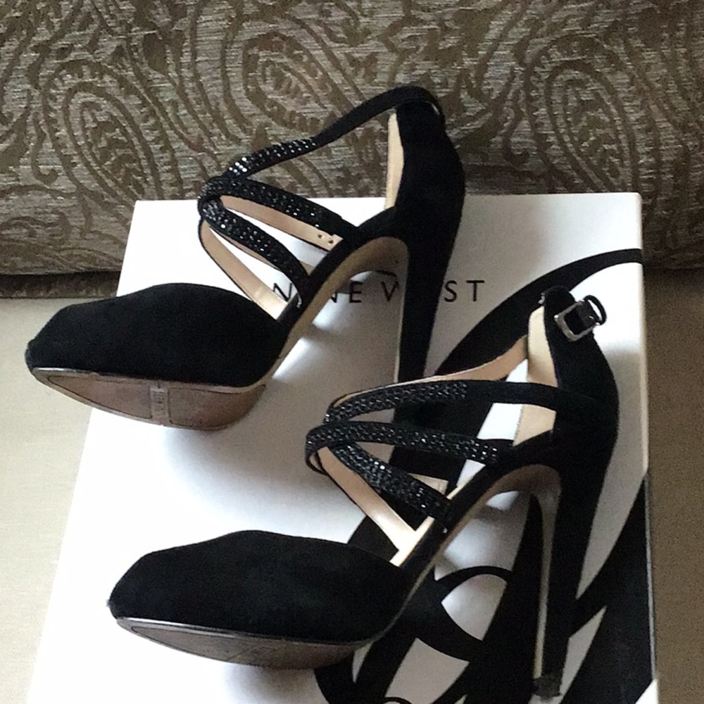 Shoes - Picture 3 of 8